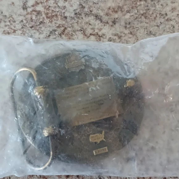 JOHN DEERE FLY-IN 92-93 BRASS BELT BUCKLE VINTAGE 1992 TRACTOR FARMER - Picture 2 of 7